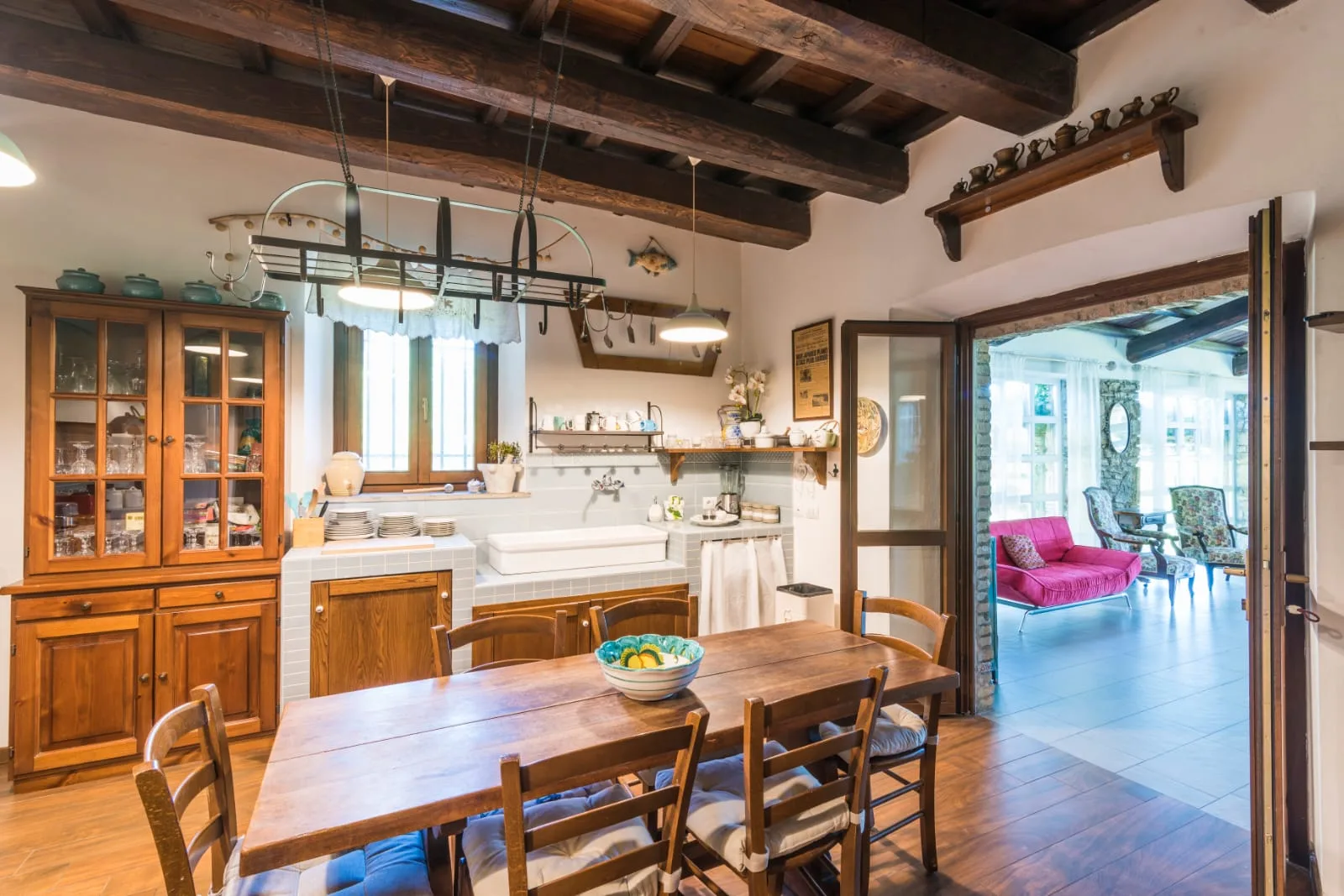 Cucina del casale Tuscia Prestige per soggiorni ad Orte